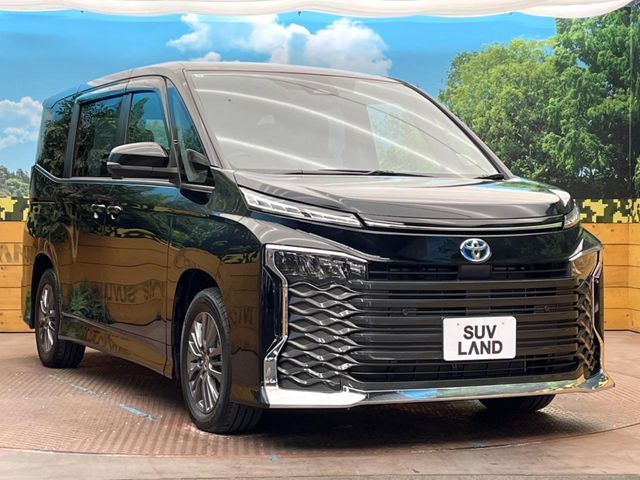 TOYOTA VOXY HYBRID 2024