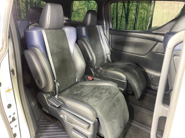 TOYOTA VELLFIRE 2016