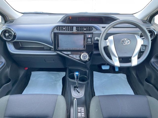 TOYOTA AQUA 2016