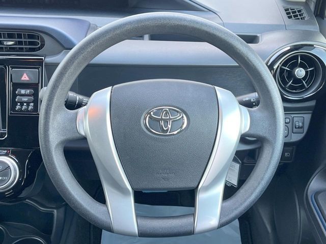 TOYOTA AQUA 2016