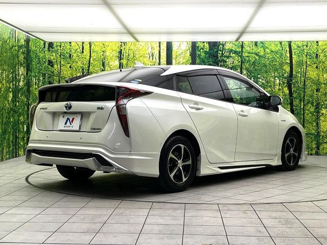 TOYOTA PRIUS 2017
