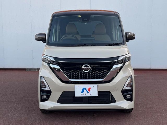 NISSAN ROOX 2023