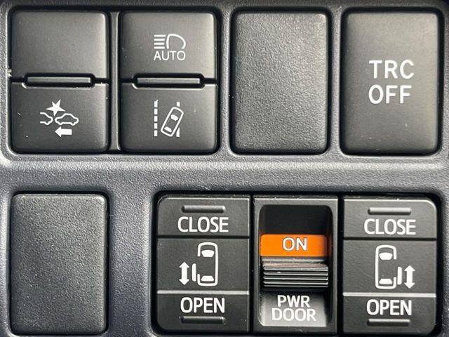 TOYOTA VOXY HYBRID 2016