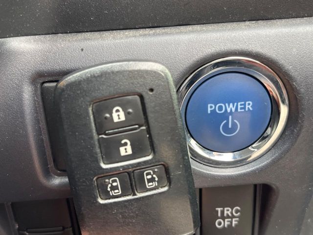 TOYOTA VOXY HYBRID 2016