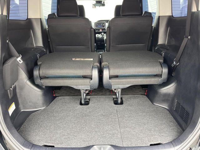 TOYOTA VOXY HYBRID 2016