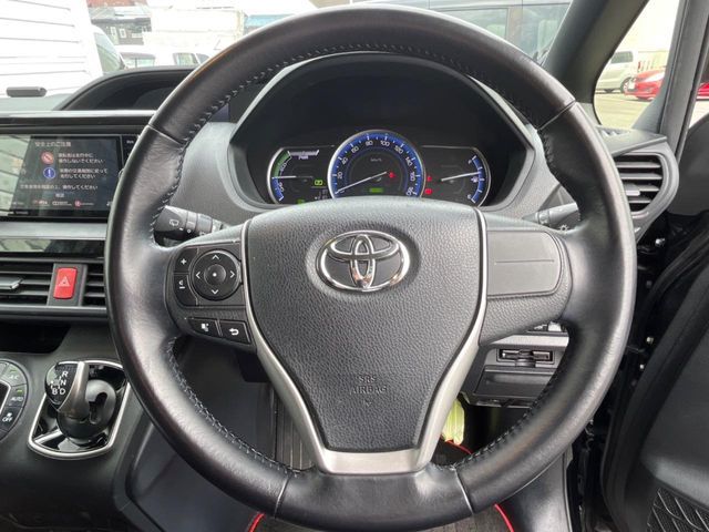 TOYOTA VOXY HYBRID 2016
