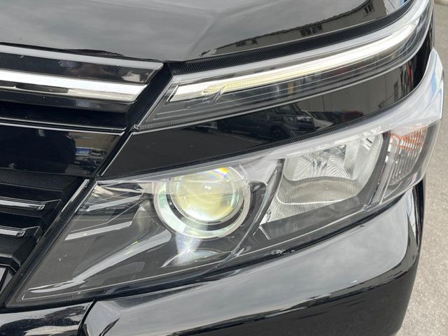 TOYOTA VOXY HYBRID 2016