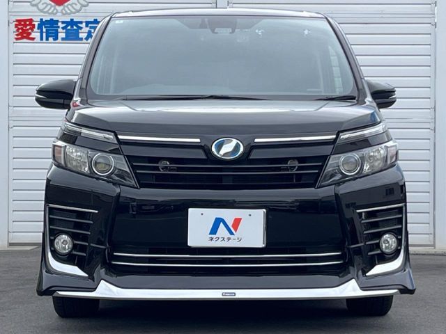 TOYOTA VOXY HYBRID 2016