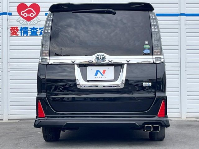 TOYOTA VOXY HYBRID 2016