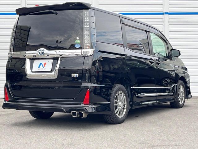 TOYOTA VOXY HYBRID 2016