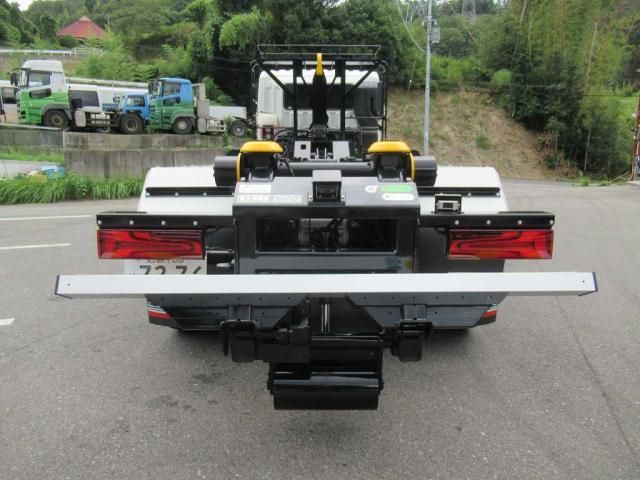 MITSUBISHI FUSOU SUPER GREAT 2025