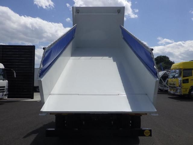 MITSUBISHI FUSOU SUPER GREAT 2025