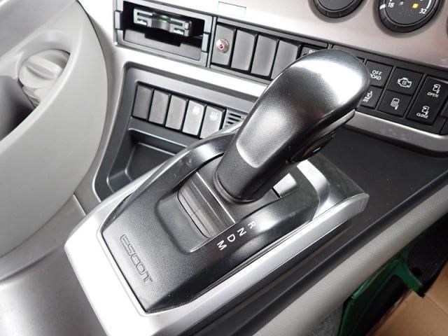 NISSAN DIESEL Quon 2021