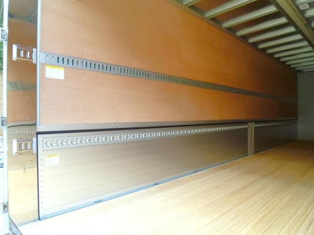 MITSUBISHI FUSOU SUPER GREAT 2025