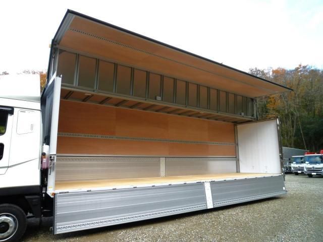 MITSUBISHI FUSOU SUPER GREAT 2025