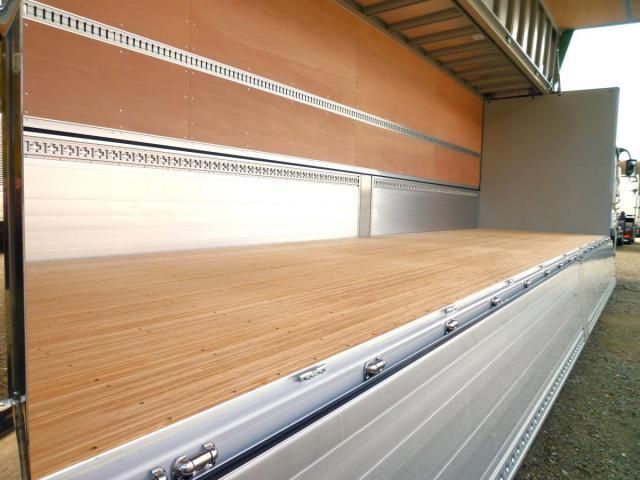 MITSUBISHI FUSOU SUPER GREAT 2025