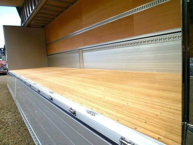 MITSUBISHI FUSOU SUPER GREAT 2025