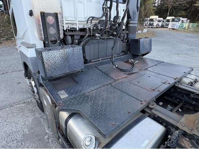 MITSUBISHI FUSOU SUPER GREAT 2016