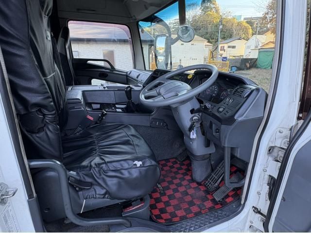 MITSUBISHI FUSOU SUPER GREAT 2016