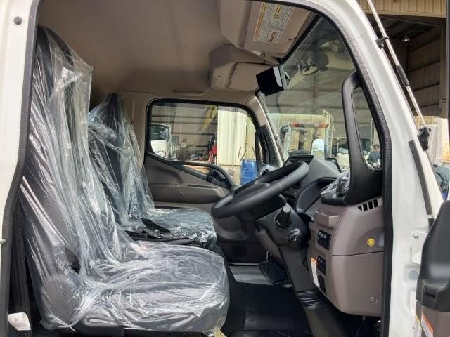 MITSUBISHI CANTER 2025