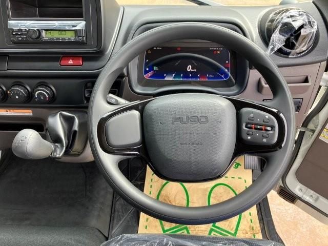 MITSUBISHI CANTER 2025