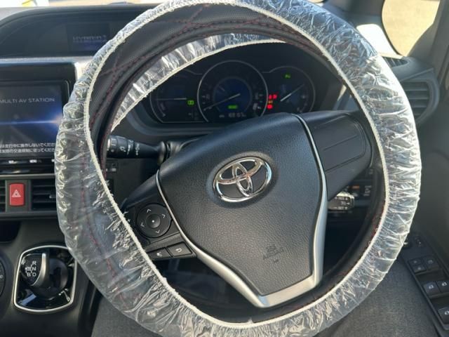 TOYOTA NOAH HYBRID 2020