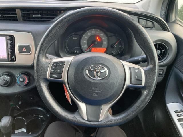 TOYOTA VITZ 2015