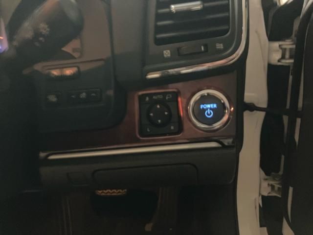 TOYOTA CROWN MAJESTA HYBRID 2013