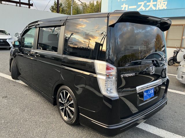 HONDA STEPWAGON SPADA 2011