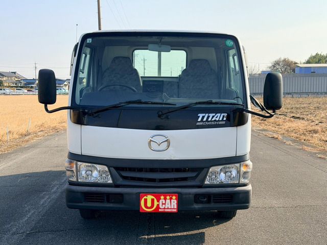 MAZDA TITAN DUSH 2010