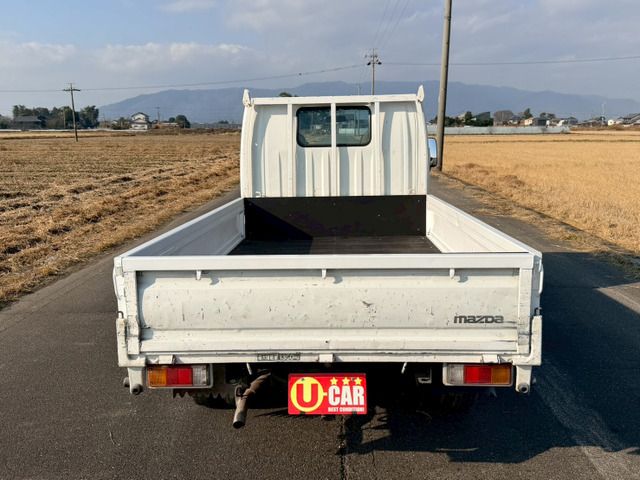 MAZDA TITAN DUSH 2010