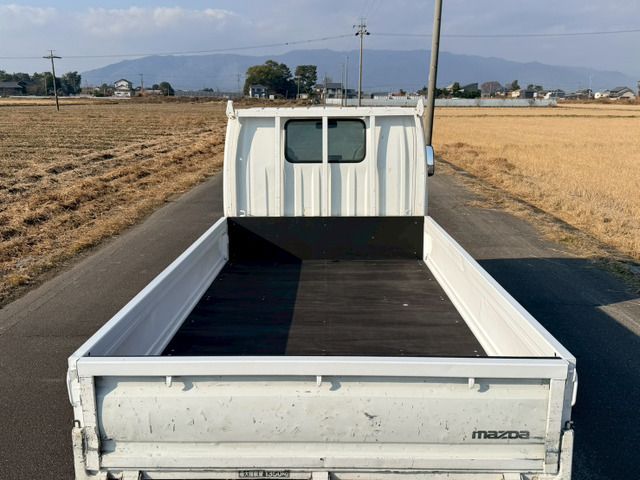 MAZDA TITAN DUSH 2010