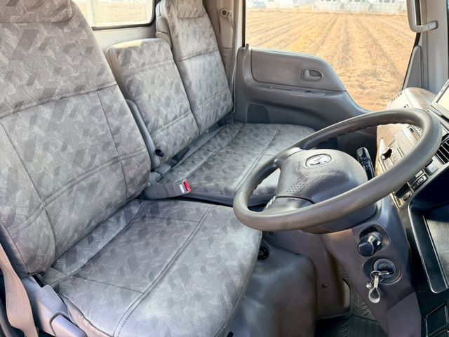 MAZDA TITAN DUSH 2010