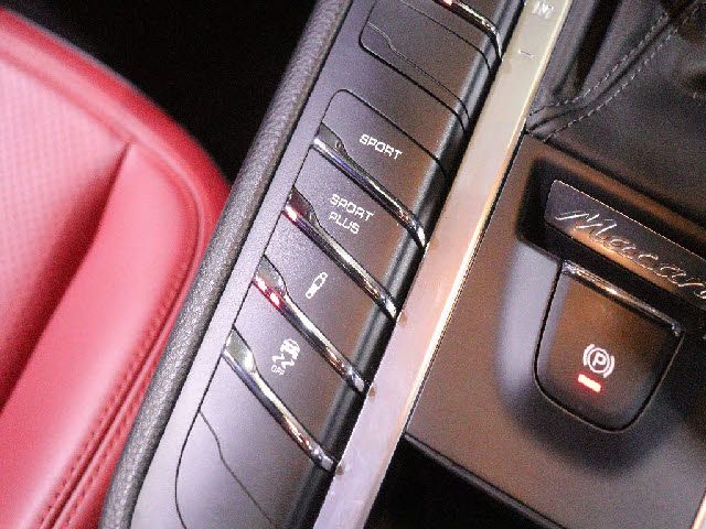 PORSCHE PORSCHE Macan 2018