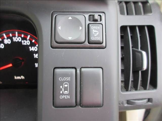 NISSAN SERENA  WG 2010