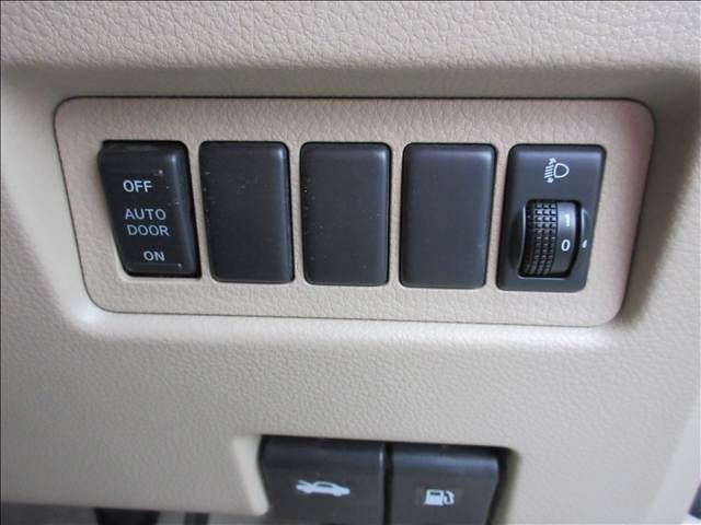 NISSAN SERENA  WG 2010