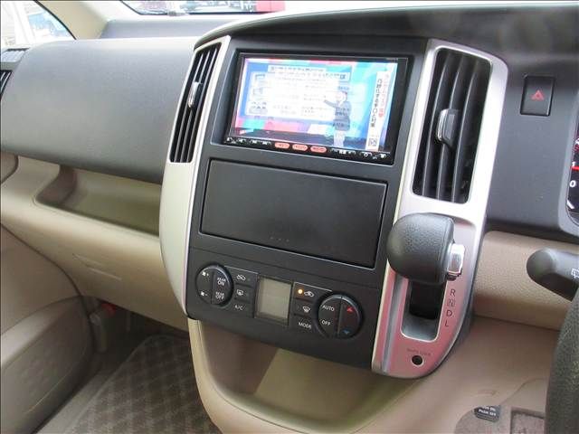 NISSAN SERENA  WG 2010