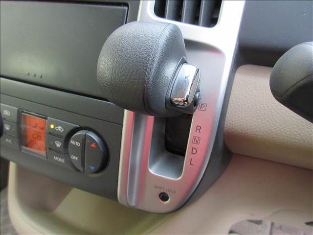 NISSAN SERENA  WG 2010