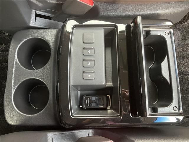 NISSAN ELGRAND  4WD 2023