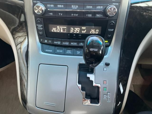 TOYOTA VELLFIRE 2013