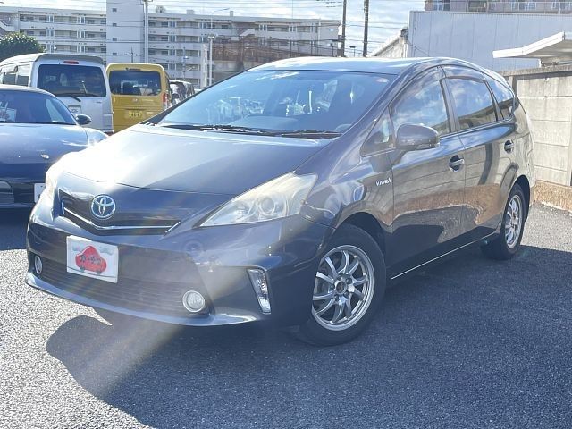 TOYOTA PRIUS Alpha 2011