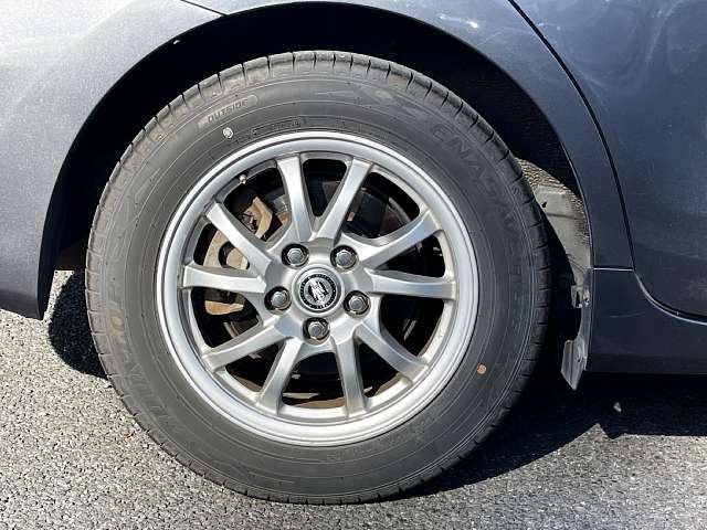 TOYOTA PRIUS Alpha 2011