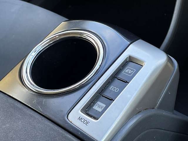 TOYOTA PRIUS Alpha 2011