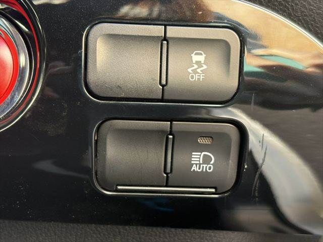 TOYOTA PRIUS 4WD 2019