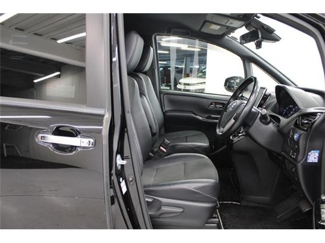 TOYOTA NOAH HYBRID 2018