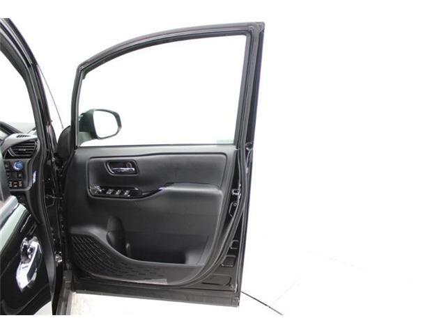 TOYOTA NOAH HYBRID 2018