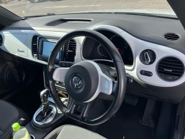 VOLKSWAGEN VOLKSWAGEN The BEETLE 2015