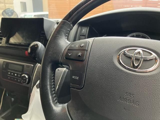 TOYOTA HIACE van 4WD 2021