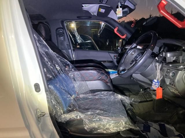 TOYOTA HIACE van 4WD 2020