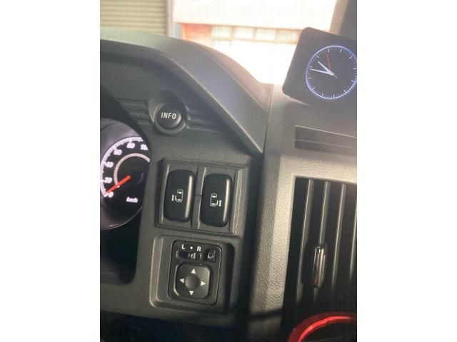 MITSUBISHI DELICA D:5 4WD 2013